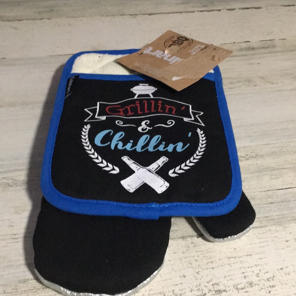 Cuisinart Grillin & Chillin oven mitt & pot holder set NWT